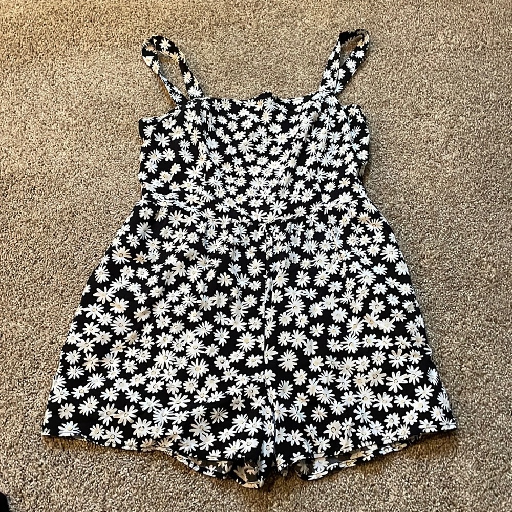 Cute daisy romper